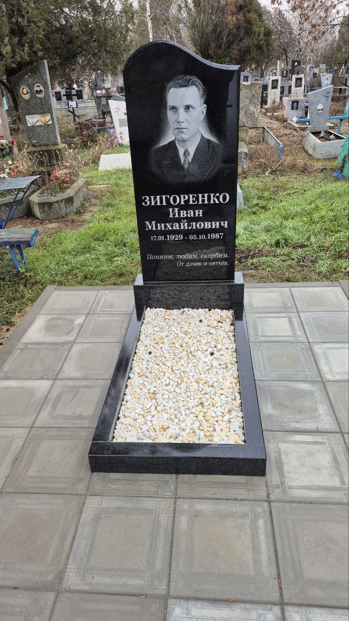 Памятник из гранита