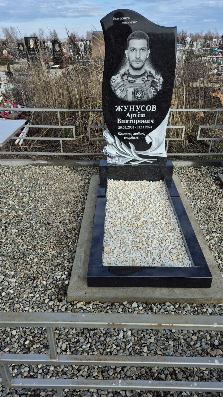 Памятник из гранита