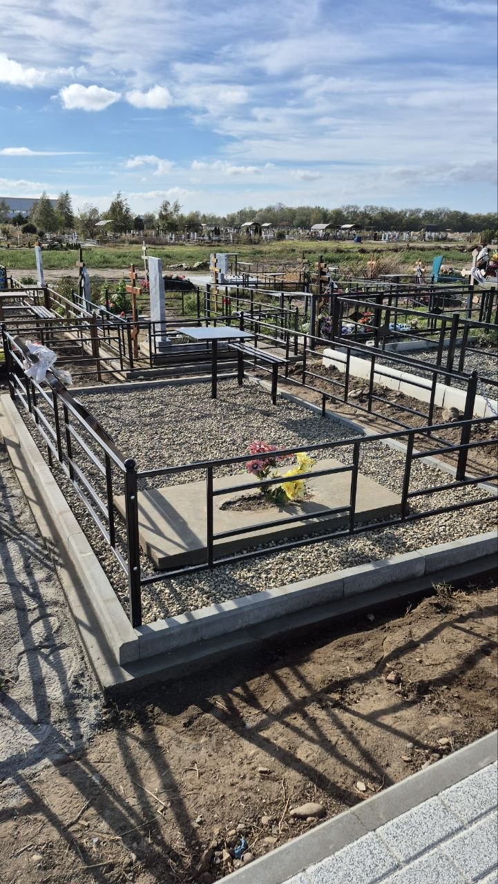 Памятник из гранита со звездой